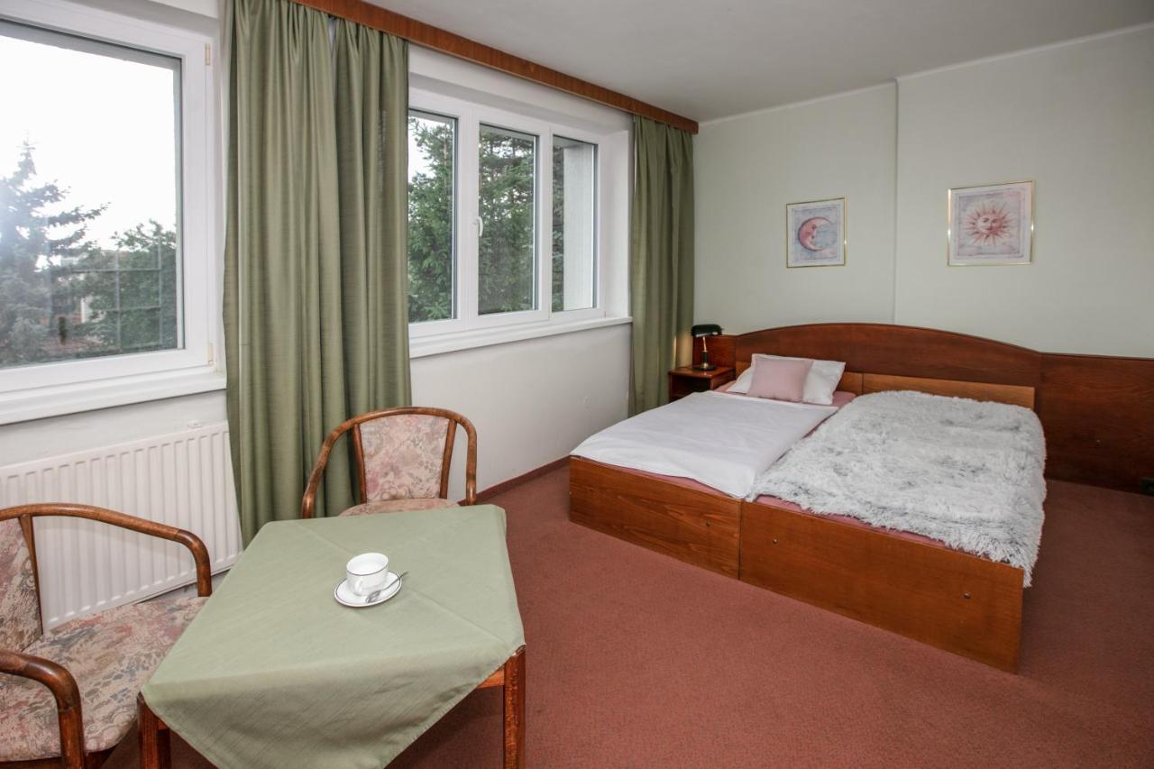 Hotel-Pension Kamyk Прага Екстер'єр фото