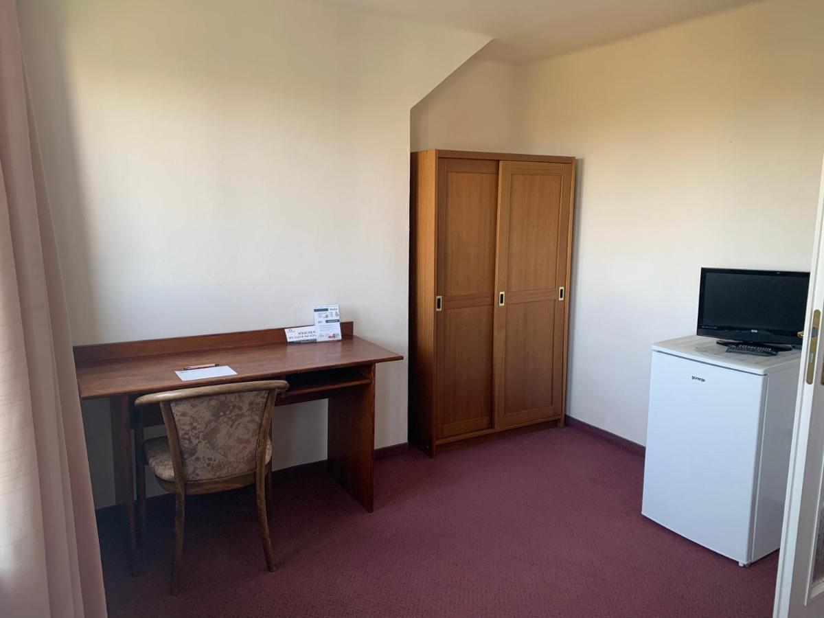 Hotel-Pension Kamyk Прага Екстер'єр фото