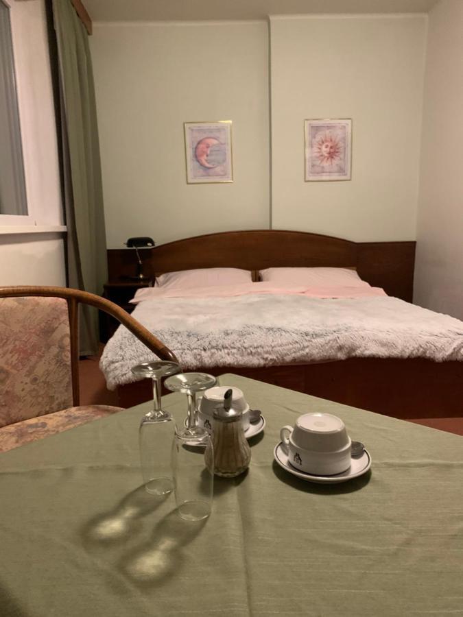 Hotel-Pension Kamyk Прага Екстер'єр фото