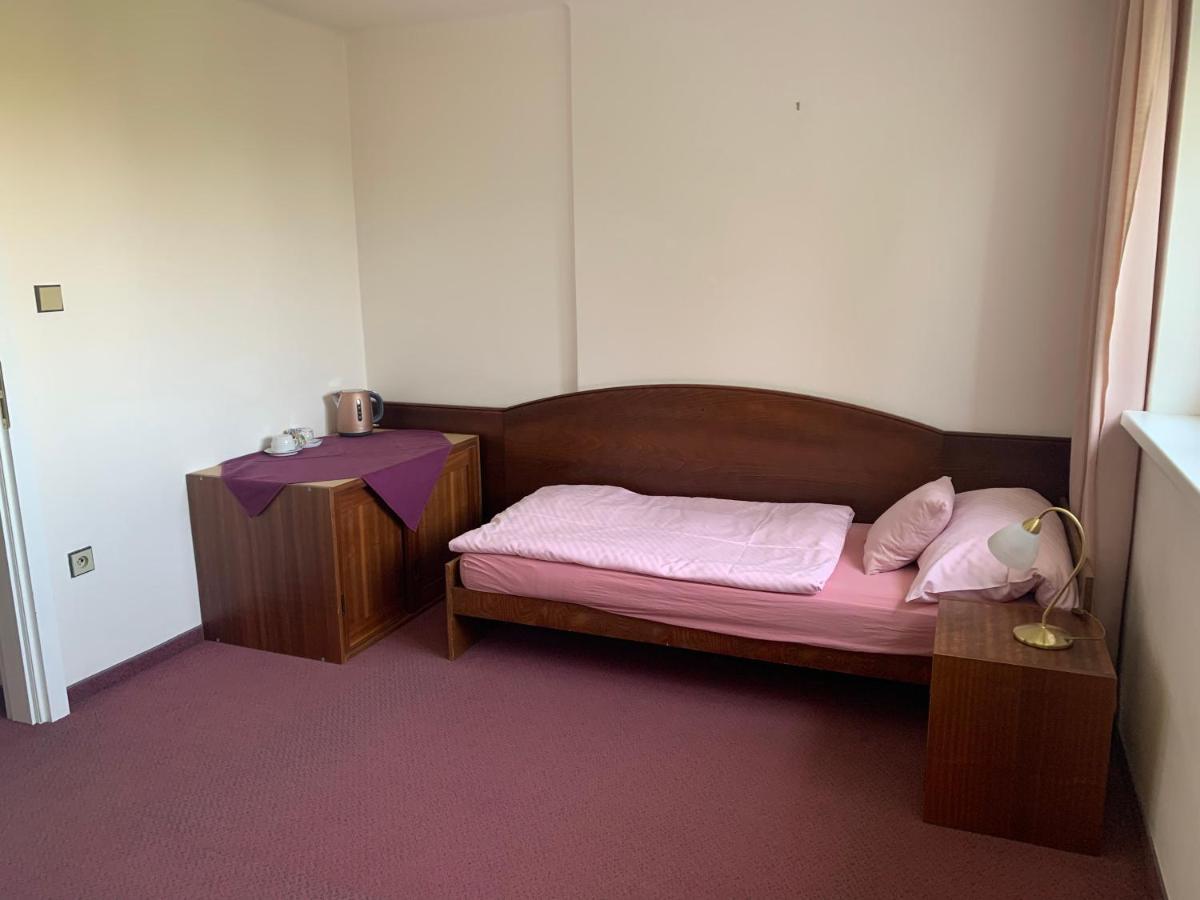 Hotel-Pension Kamyk Прага Екстер'єр фото