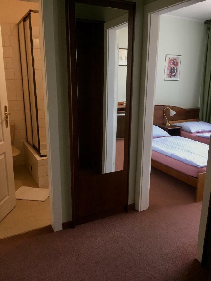 Hotel-Pension Kamyk Прага Екстер'єр фото