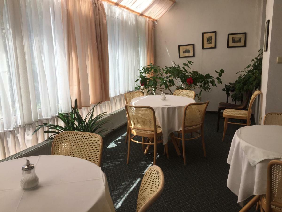Hotel-Pension Kamyk Прага Екстер'єр фото