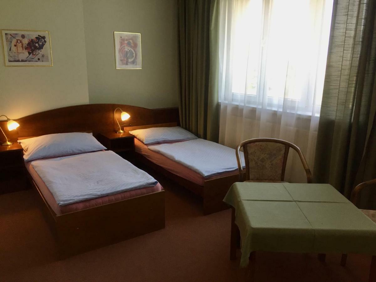 Hotel-Pension Kamyk Прага Екстер'єр фото